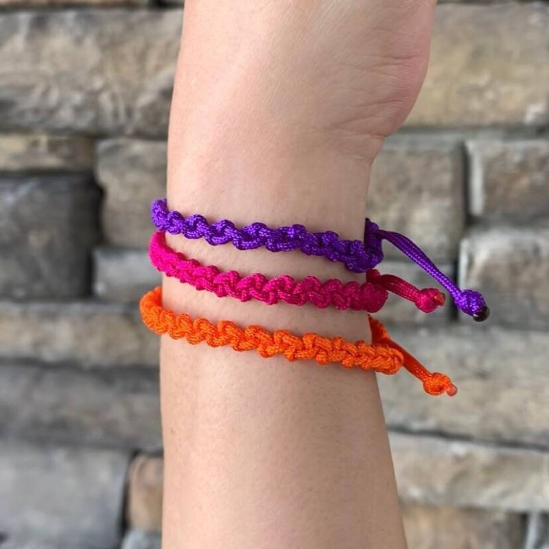 Handgeknüpftes Freundschaftsarmband Aus Makramee Längenverstellbares Nylonarmbändchen von DeltanaHandmade