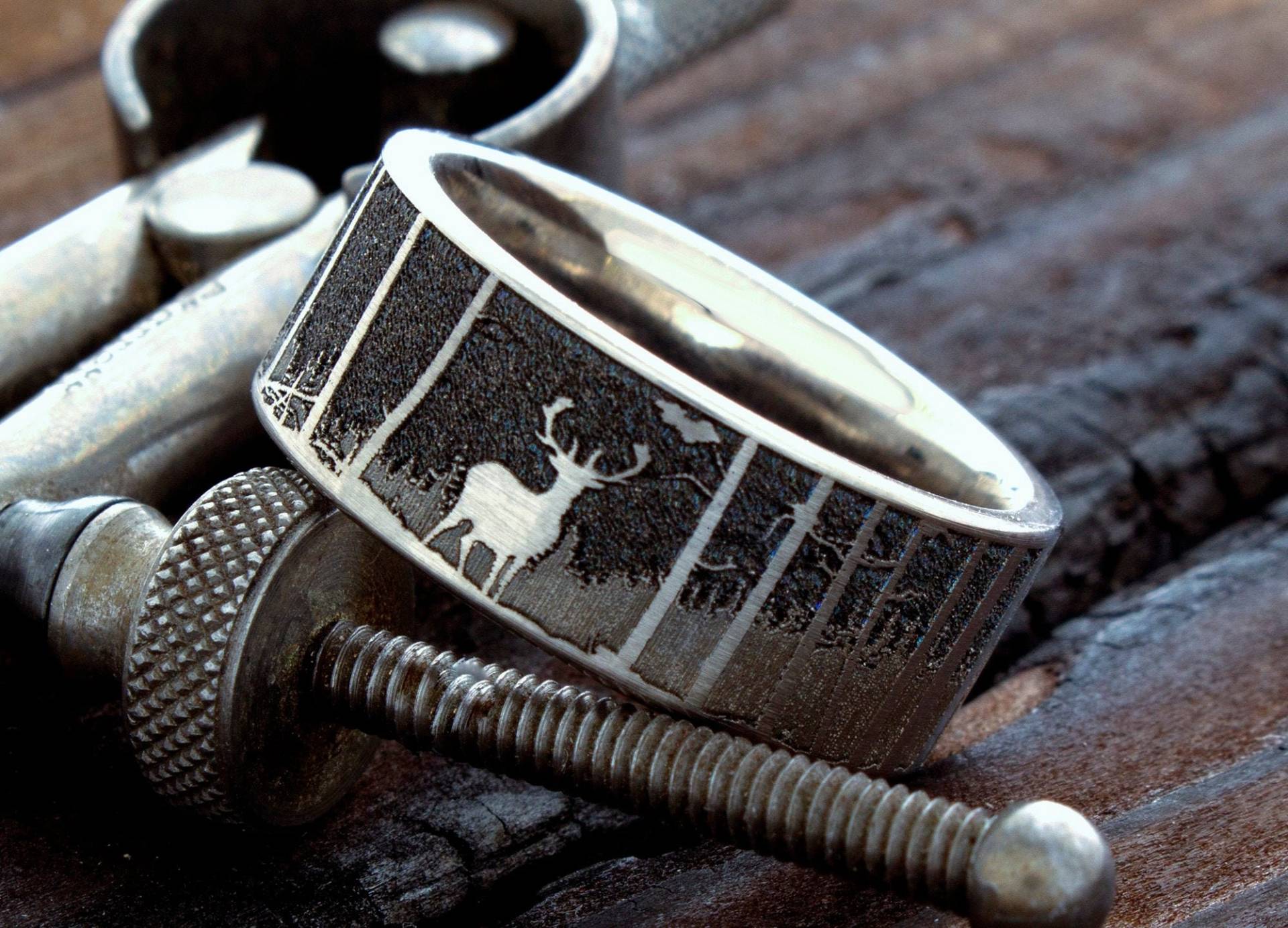 Herren Wolfram Ring, Schwarzer Ehering, Schwarzwald Hirsch Ringe, Benutzerdefinierte Ehering von DeluxeBands