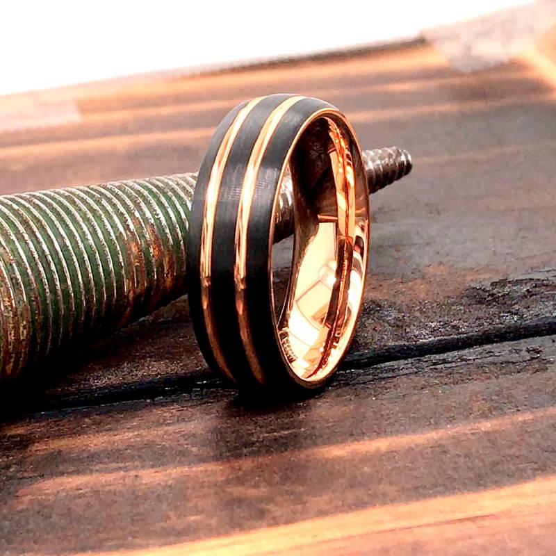 Herren Wolfram Ring - 7mm Handgemachter Custom Made Personalisierter Rose Gold Schwarzer Ehering von DeluxeBands