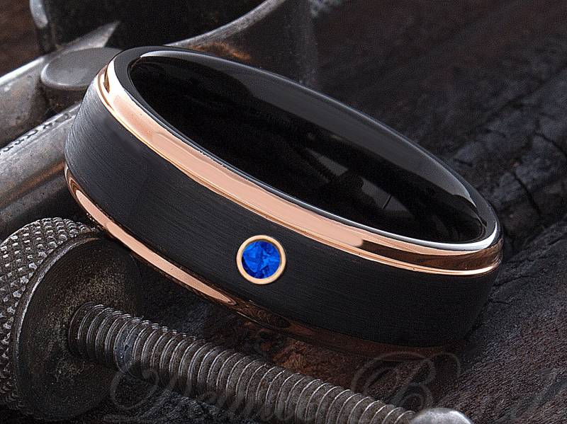 Rose Gold Wolfram Ring - Saphir Schwarz Band Herrenring Saphirring Ehering Jubiläumsring Verlobungsring von DeluxeBands