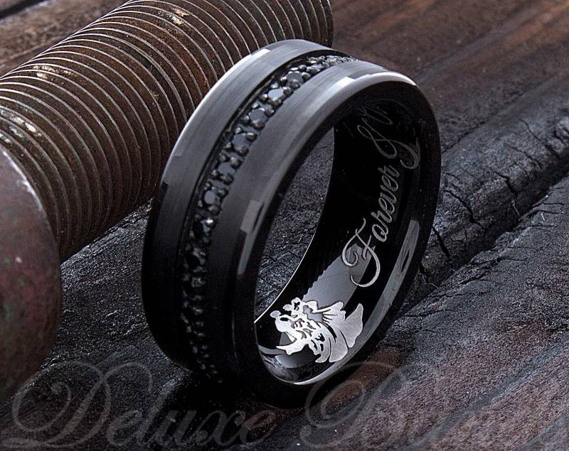 Schwarzer Cz Ring - Wolfram Ehering Schwarzer Infinity Gravierter Verlobungsring von DeluxeBands