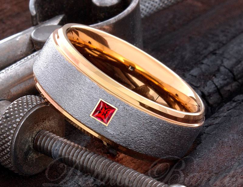 Wolfram Geburtsstein Ring - Herrenring Mit Gravur Einzigartiger Ehering Edelstein Band Jahrestag Geschenk Rose Gold von DeluxeBands