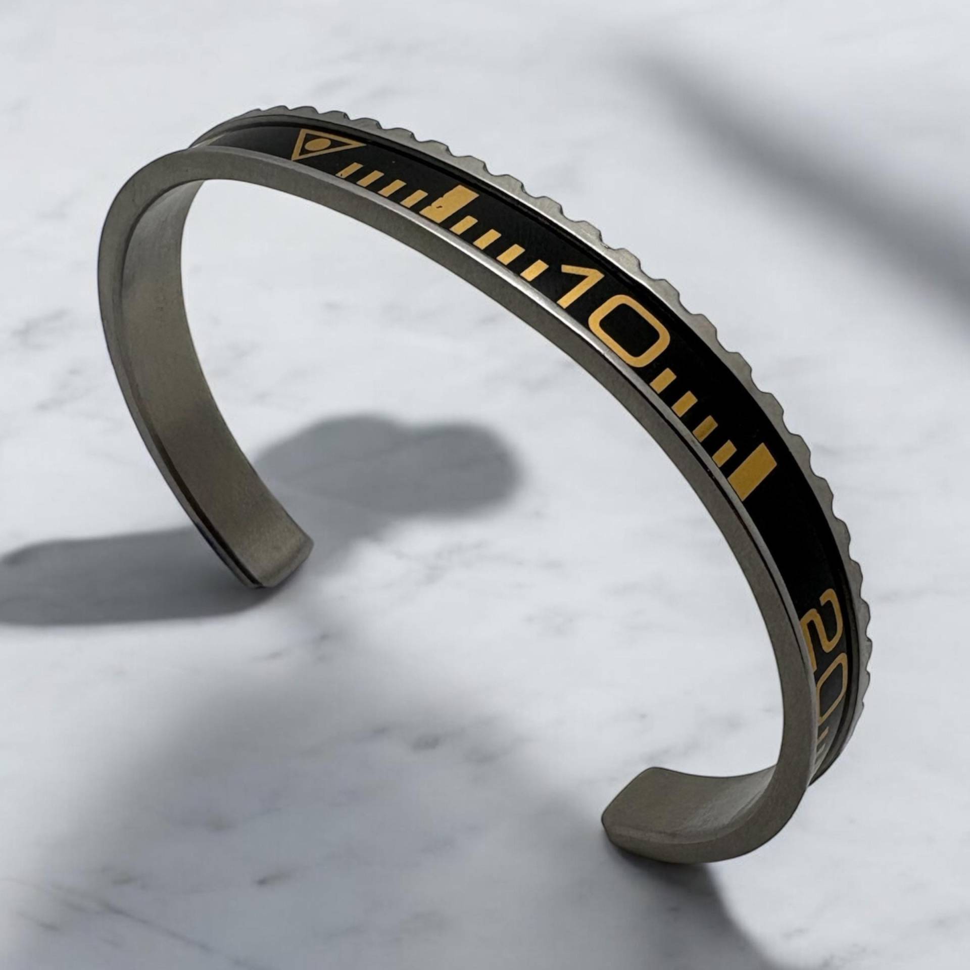 Black Gold Bezel Watch Bracelet Wristband, Stainless Steel Cuff, Accessory, Bezel, Gift For Him Collector Watch Enthusiast von DeluxeJewelleryDE