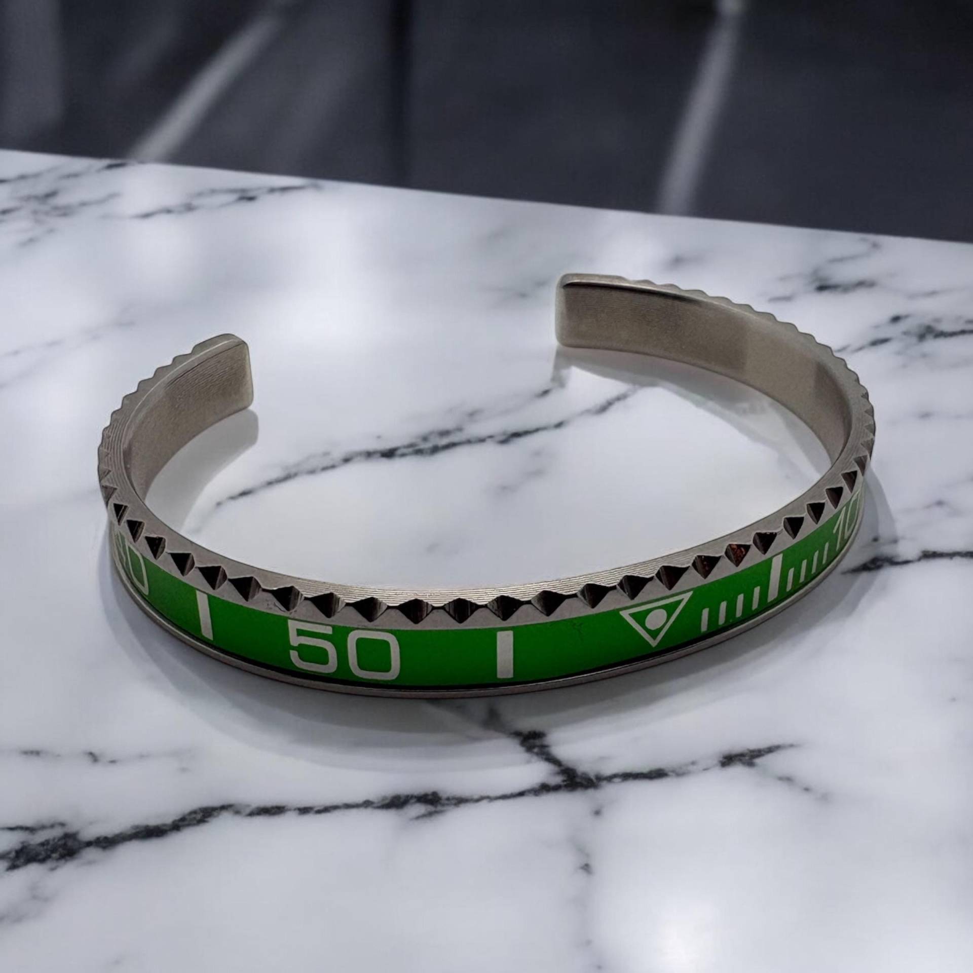 Green Bezel Watch Bracelet Wristband, Stainless Steel Cuff, Accessory, Bezel, Gift For Him, Collectors, Watch Enthusiast von DeluxeJewelleryDE
