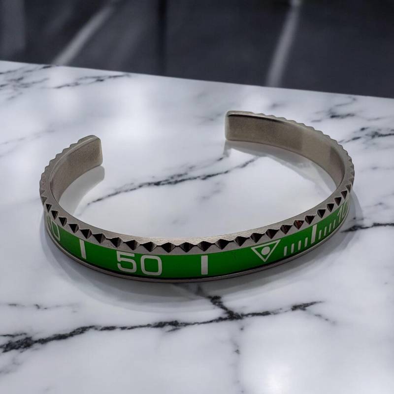 Green Bezel Watch Bracelet Wristband, Stainless Steel Cuff, Accessory, Bezel, Gift For Him, Collectors, Watch Enthusiast Green Bezel Watch Bracelet Wristband, Stainless Steel Cuff, Accessory, Bezel, Gift For Him, Collectors, Watch Enthusiast von DeluxeJewelleryDE