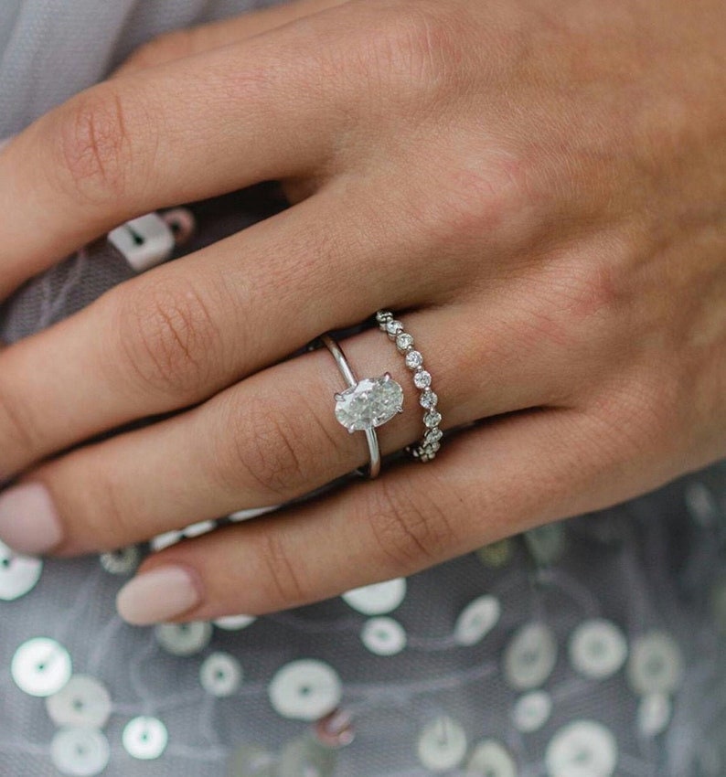 2.0 Ct Diamant Im Ovalschliff Verlobungsring Set Oval Ehering Zierliche Ring Jubiläumsring Mit Halben Eternity Band von DeluxeJewelryGifts