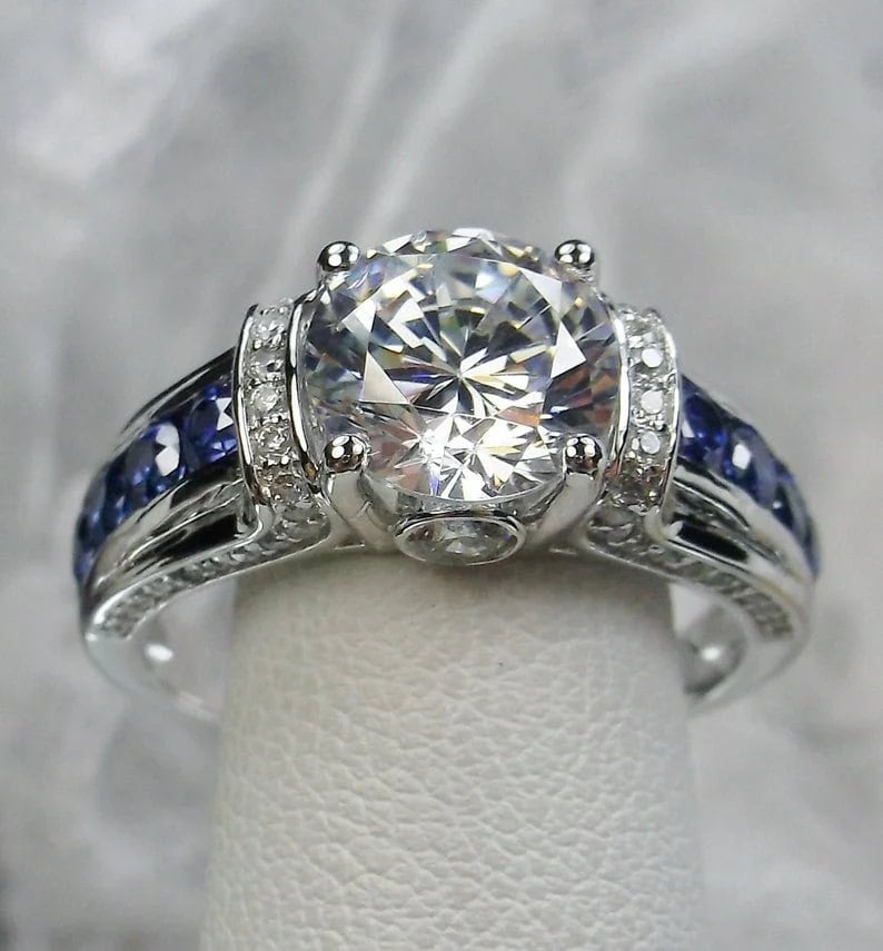 Moissanite & Saphir Diamant Ringe, 2, 07Ct Vvs1 Runde Einzigartige Verlobungsringe, Jubiläumsringe, Eheringe von DeluxeJewelryGifts