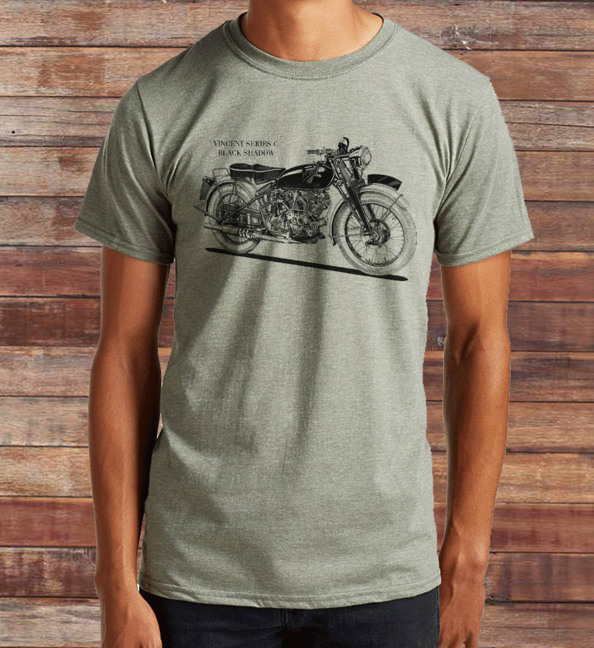Vincent Schwarz Schatten Vintage Design T-Shirt Vincent Schwarz Schatten Vintage Design T-Shirt von Deluxesoultees