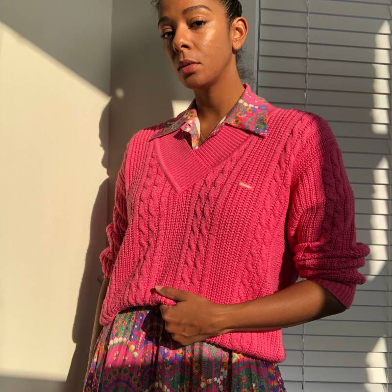 Vintage 80Er Jahre Pink Zopfmuster Pullover Mit V-Ausschnitt Relaxed Fit von DelveVintage