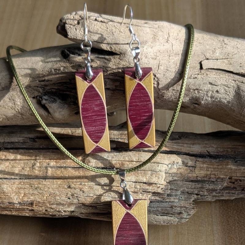 Lila Herz Ohrringe, Gelbe Ohrstecker, Handgemacht, Buntes Geschenk Für Sie, Holzfurnier Schmuck, Sterling Silber von DemAsure