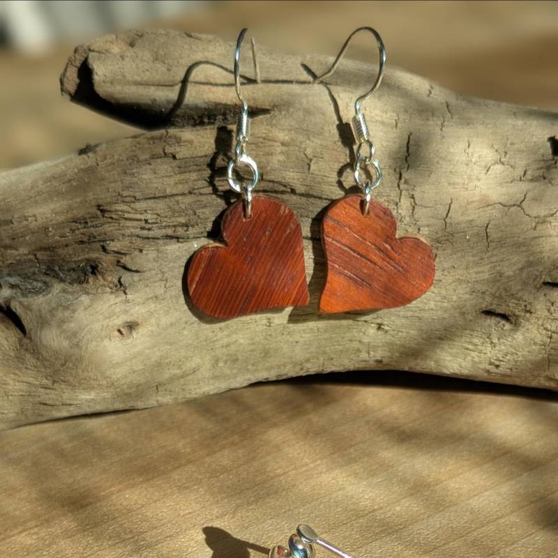 Padouk Herz Ohrringe, Handgemachte Ahorn Holz Ohrstecker, Orange Furnier Einzigartiges Geschenk Für Sie, Sterling Silber von DemAsure