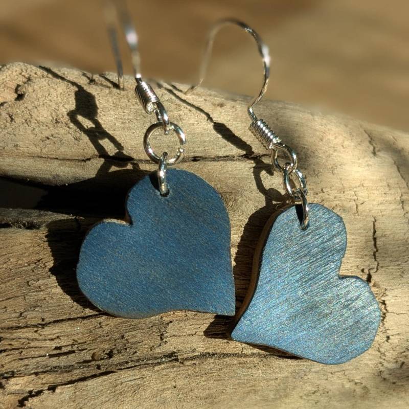 Tiefblaues Herz Ohrringe, Handgemachte Ohrstecker Aus Ahornholz, Blauer Schmuck, Einzigartiges Geschenk Für Sie, Holz, Sterlingsilber von DemAsure