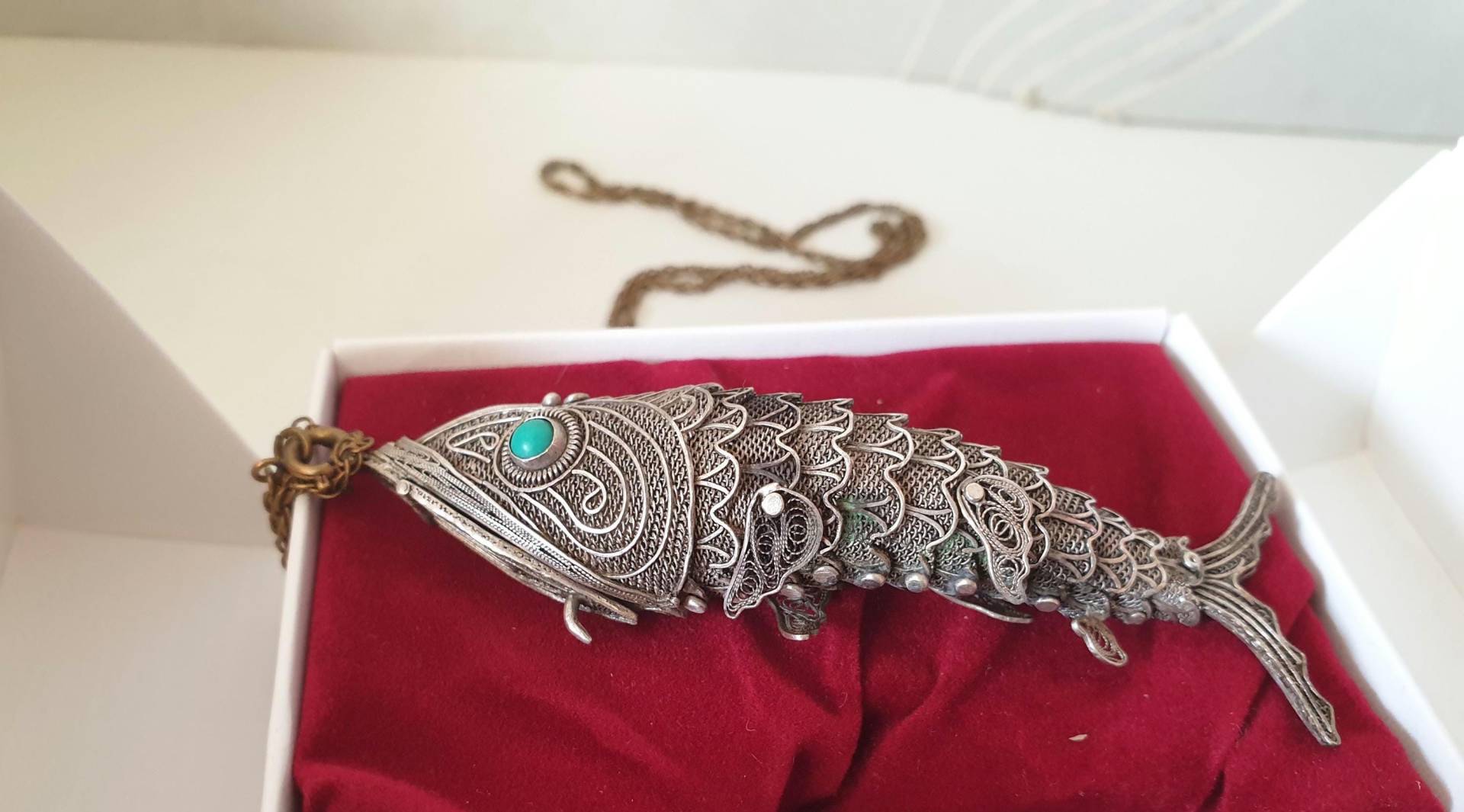 Ungewöhnlicher Großer Filigraner Sterling Silber Türkis Augen Beweglicher Fisch Öffnung Kopf Geheimfach Halskette Anhänger von DemDemShop