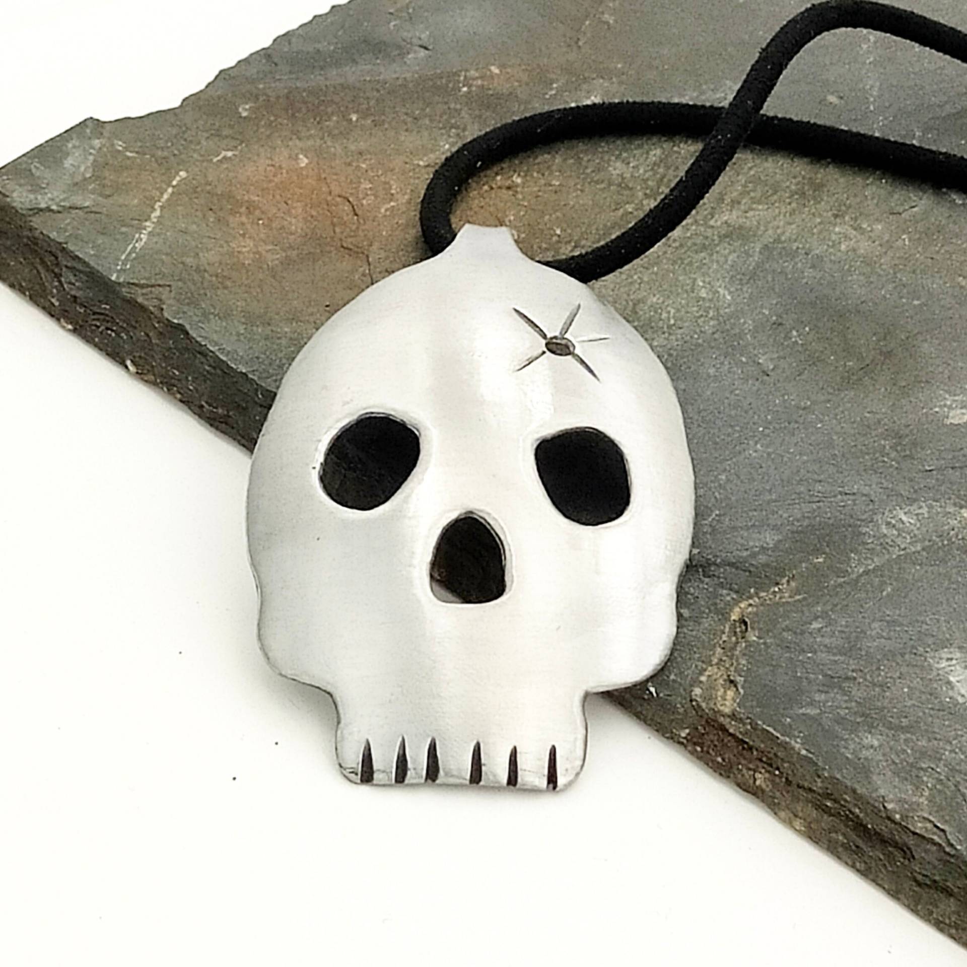 Silber Schädel Anhänger Halskette, Löffel Gothic Schmuck, Memento Mori Großer Anhänger, Geschenk Für Goth Freund, Handwerker von DemimanoArtesana