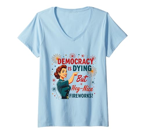Damen Democracy Is Dying But Cool Fireworks 4. Juli Patriotisch T-Shirt mit V-Ausschnitt Damen Democracy Is Dying But Cool Fireworks 4. Juli Patriotisch T-Shirt mit V-Ausschnitt von Democracy Is Dying But Nice Fireworks 4th of July