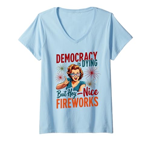 Damen Democracy Is Dying But Cool Fireworks 4. Juli Women Girl T-Shirt mit V-Ausschnitt Damen Democracy Is Dying But Cool Fireworks 4. Juli Women Girl T-Shirt mit V-Ausschnitt von Democracy Is Dying But Nice Fireworks 4th of July