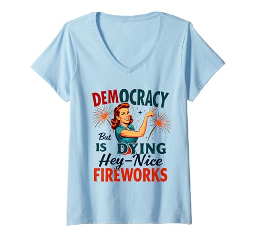 Damen Democracy Is Dying But Cool Fireworks 4. Juli Women Girl T-Shirt mit V-Ausschnitt Damen Democracy Is Dying But Cool Fireworks 4. Juli Women Girl T-Shirt mit V-Ausschnitt von Democracy Is Dying But Nice Fireworks 4th of July