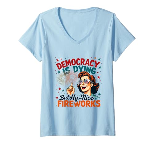 Damen Democracy Is Dying But Cool Fireworks 4. Juli Women Girl T-Shirt mit V-Ausschnitt Damen Democracy Is Dying But Cool Fireworks 4. Juli Women Girl T-Shirt mit V-Ausschnitt von Democracy Is Dying But Nice Fireworks 4th of July