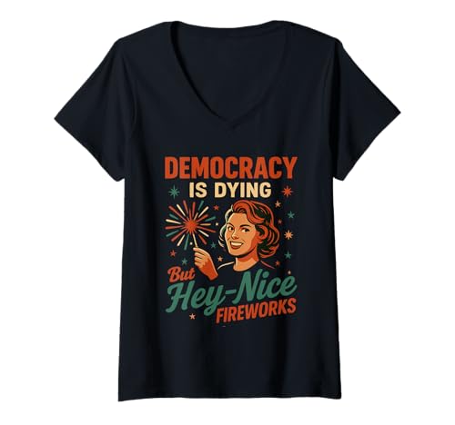 Damen Democracy Is Dying But NiceFireworks 4. Juli Patriotisch T-Shirt mit V-Ausschnitt Damen Democracy Is Dying But NiceFireworks 4. Juli Patriotisch T-Shirt mit V-Ausschnitt von Democracy Is Dying But Nice Fireworks 4th of July