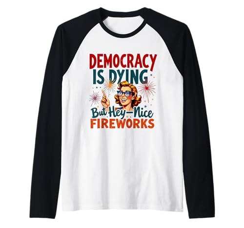 Democracy Is Dying But Cool Fireworks 4. Juli Women Girl Raglan Democracy Is Dying But Cool Fireworks 4. Juli Women Girl Raglan von Democracy Is Dying But Nice Fireworks 4th of July