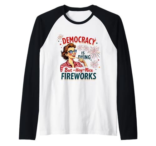Democracy Is Dying But Hey Nice Fireworks 4. Juli Damen Raglan Democracy Is Dying But Hey Nice Fireworks 4. Juli Damen Raglan von Democracy Is Dying But Nice Fireworks 4th of July