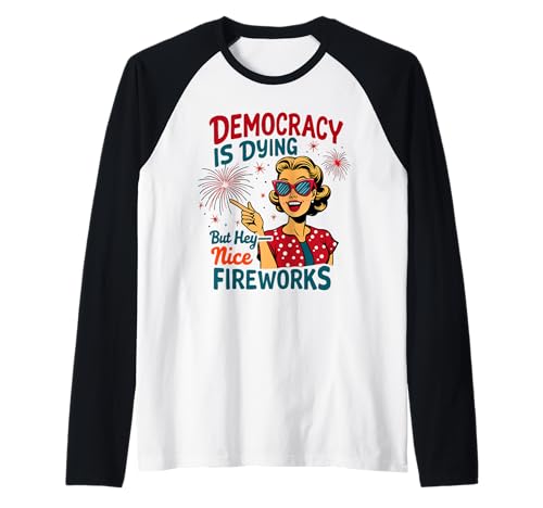 Democracy Is Dying But Hey Nice Fireworks 4. Juli Damen Raglan Democracy Is Dying But Hey Nice Fireworks 4. Juli Damen Raglan von Democracy Is Dying But Nice Fireworks 4th of July