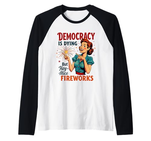 Democracy Is Dying But Hey Nice Fireworks 4. Juli Damen Raglan Democracy Is Dying But Hey Nice Fireworks 4. Juli Damen Raglan von Democracy Is Dying But Nice Fireworks 4th of July