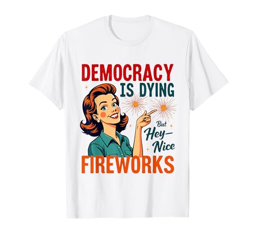 Democracy Is Dying But Hey Nice Fireworks 4. Juli Damen T-Shirt Democracy Is Dying But Hey Nice Fireworks 4. Juli Damen T-Shirt von Democracy Is Dying But Nice Fireworks 4th of July