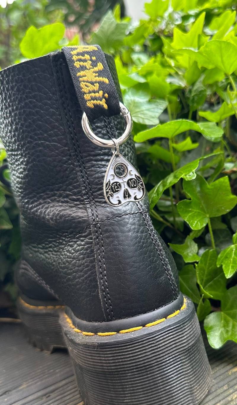 Schuhe Charm Im Ouija Style Für Boots, Schwarz/Weiß Optik Schuhe Charm Im Ouija Style Für Boots, Schwarz/Weiß Optik von DemoniaCrow