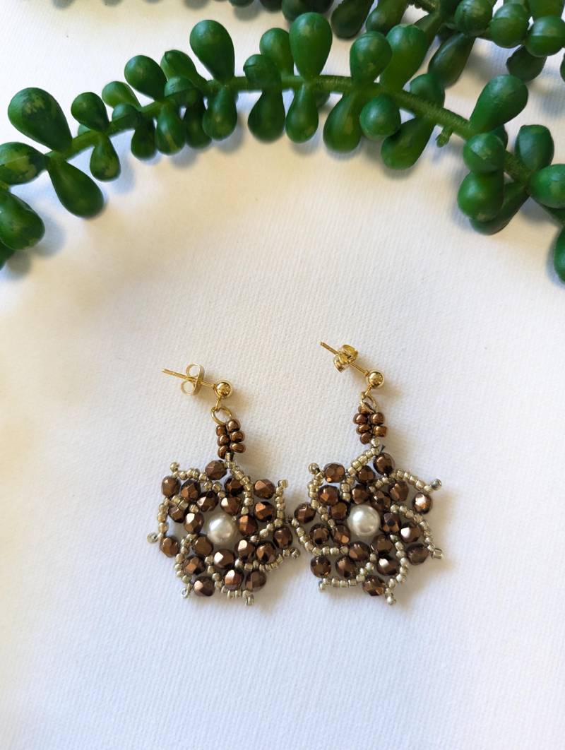 Handgemachte Ohrringe Braun & Gold - Beadwork Statement-Ohrringe Mit Perlen Eleganter Schmuck Handgemachte Ohrringe Braun & Gold - Beadwork Statement-Ohrringe Mit Perlen Eleganter Schmuck von DenaDesh