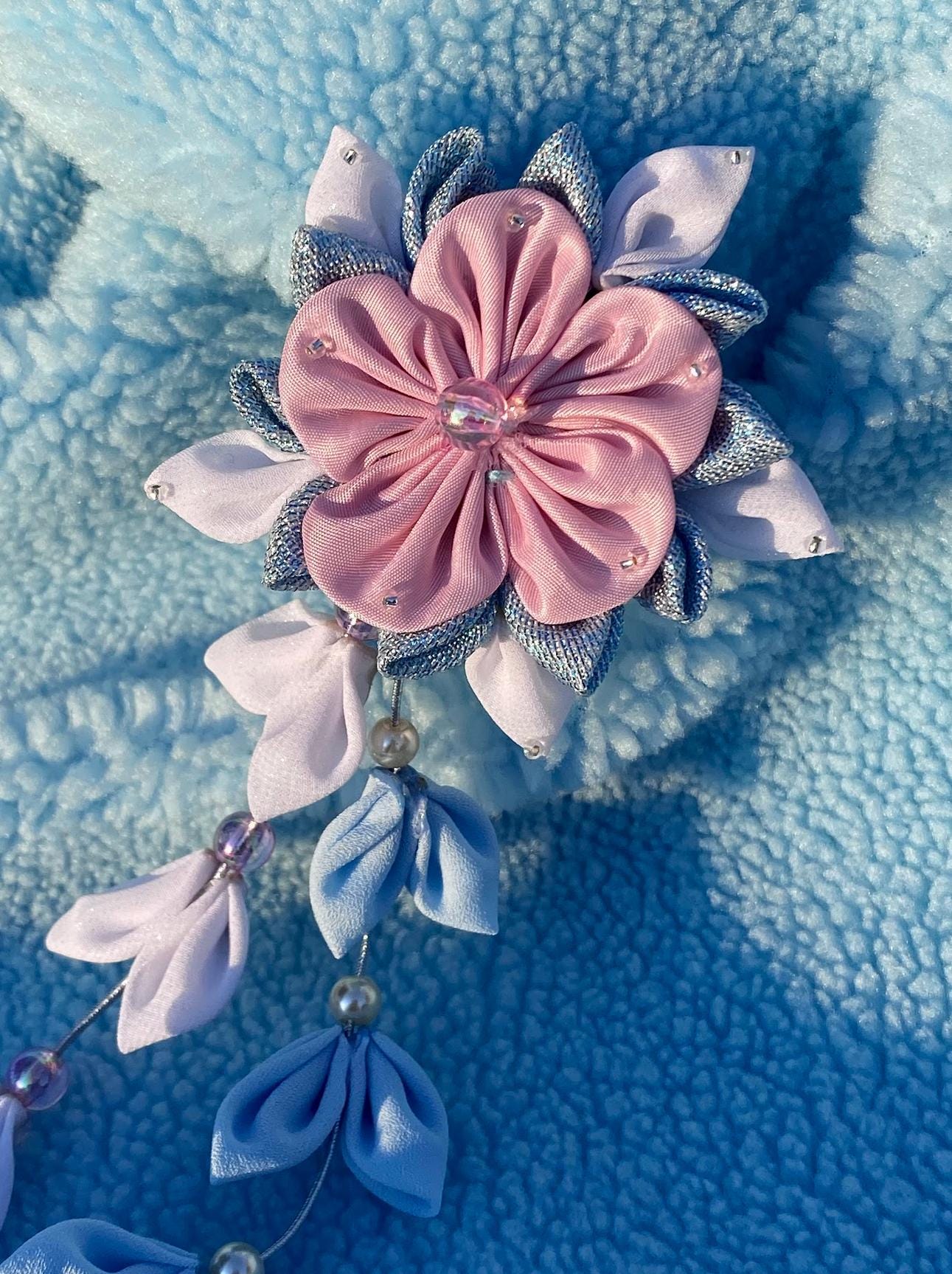 Blau Rosa Weiß Ayaka Genshin Auswirkungen Inspiriert Floralen Haarteil Brosche Tsumami Kanzashi Blume Pins Blumen Kimono Yukata Outfit Ornament Blau Rosa Weiß Ayaka Genshin Auswirkungen Inspiriert Floralen Haarteil Brosche Tsumami Kanzashi Blume Pins Blumen Kimono Yukata Outfit Ornament von DeniSaki