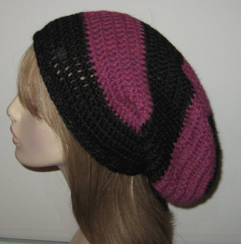 Alpaka Slouchy Beanie Hut in Schwarz Und Gemischte Beere von DeniseBlack