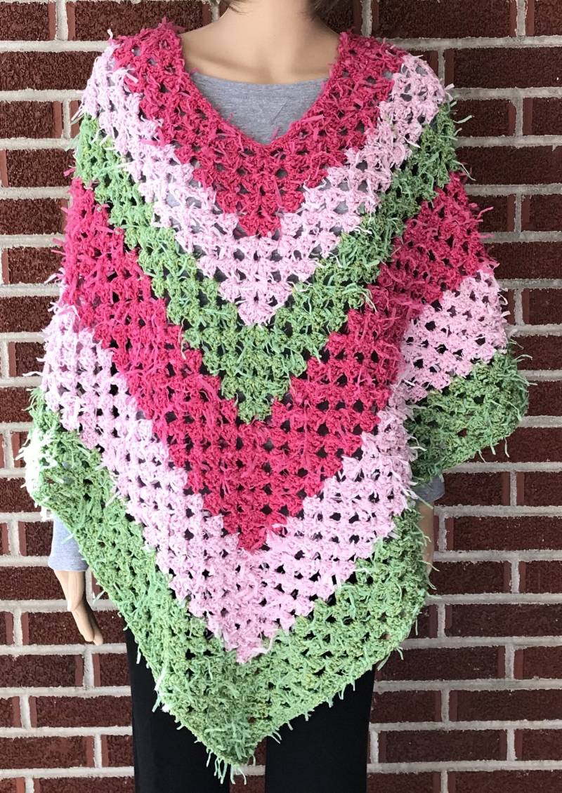 Gehäkelter Boho Poncho in Modea Dea Tutu von DeniseBlack