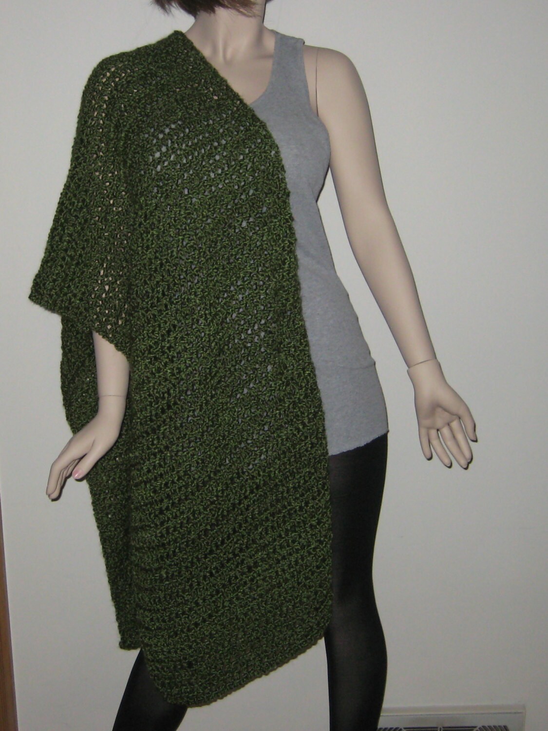 Selbstgesponnener Gebets-Schal in Der Farbe Olive von DeniseBlack