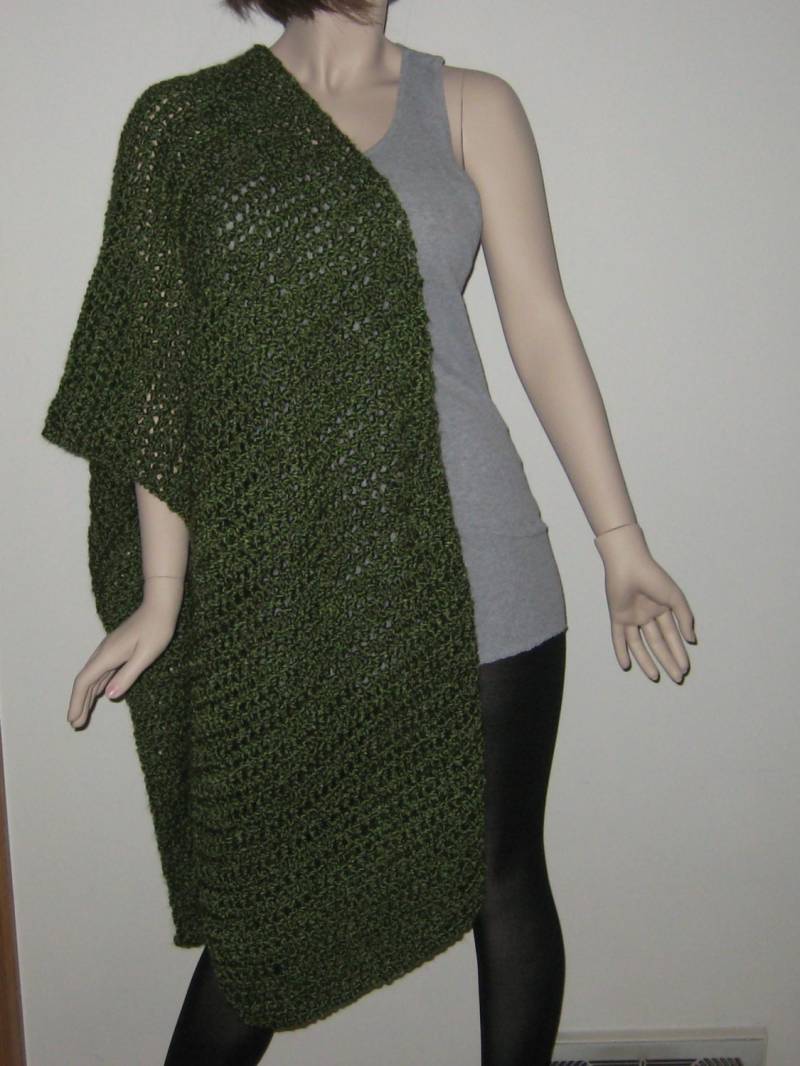 Selbstgesponnener Gebets-Schal in Der Farbe Olive von DeniseBlack