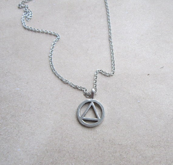 Aa Halskette, Genesungsschmuck, Anonyme Alkoholiker Schmuck, Nüchternheit Kreis Und Dreieck Ashley Judd Halskette von DeniseJewelryDesigns