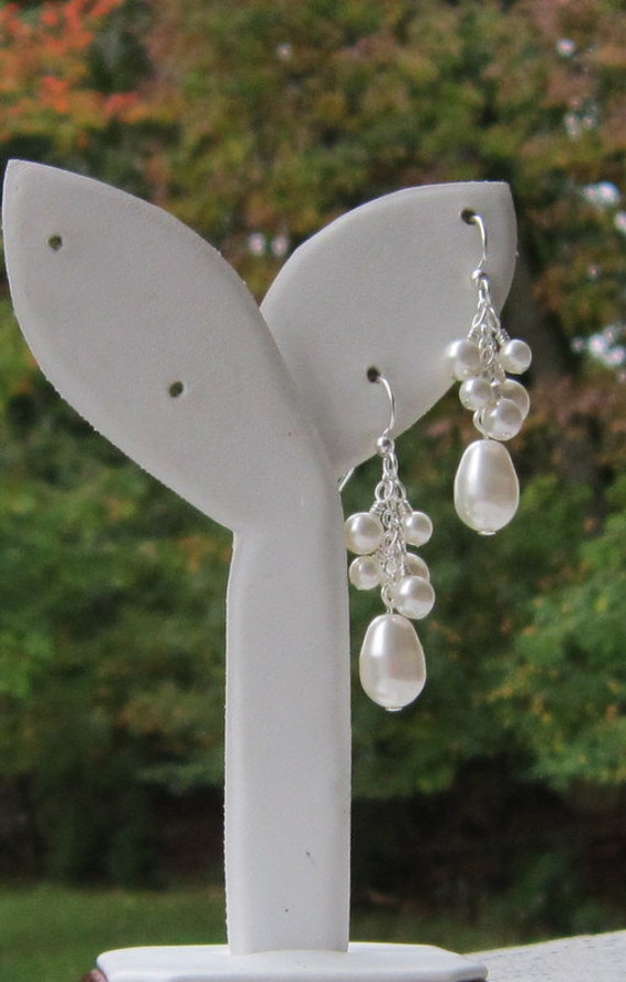 Braut Perlen Ohrringe, Hochzeit Schmuck, Brautschmuck Ohrringe Geschenk Für Brautjungfern Geschenke Cluster Mutter Der Braut Perlen Ohrringe, Hochzeit Schmuck, Brautschmuck Ohrringe Geschenk Für Brautjungfern Geschenke Cluster Mutter Der von DeniseJewelryDesigns