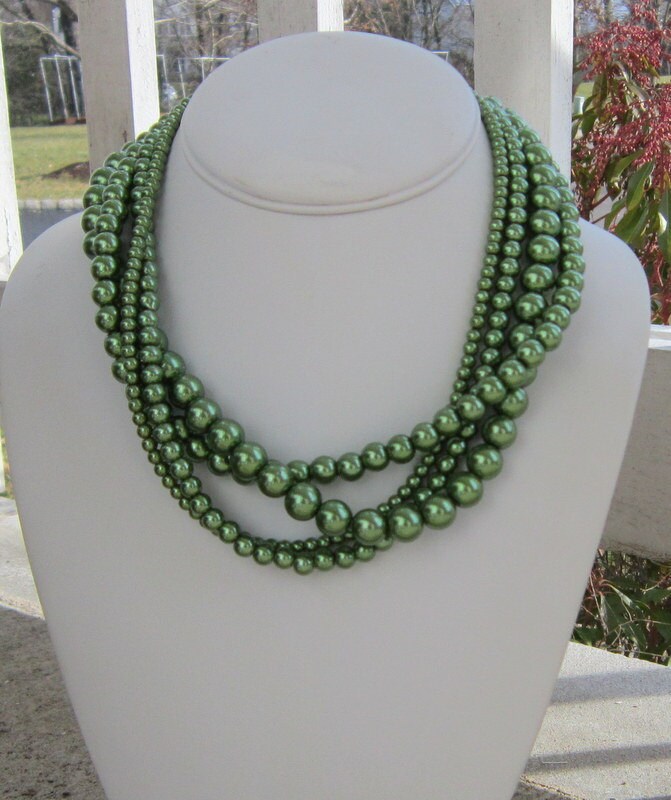 Chunky Olivgrün Halskette Perlen Statement Schmuck Multistranded Necklace von DeniseJewelryDesigns
