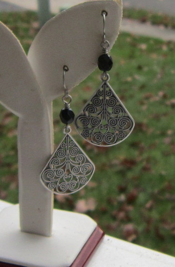 Kronleuchter Ohrringe, Schwarze Geschenke Für Sie, Jeden Tag Lange Silber Geschenk Freund, Antik von DeniseJewelryDesigns