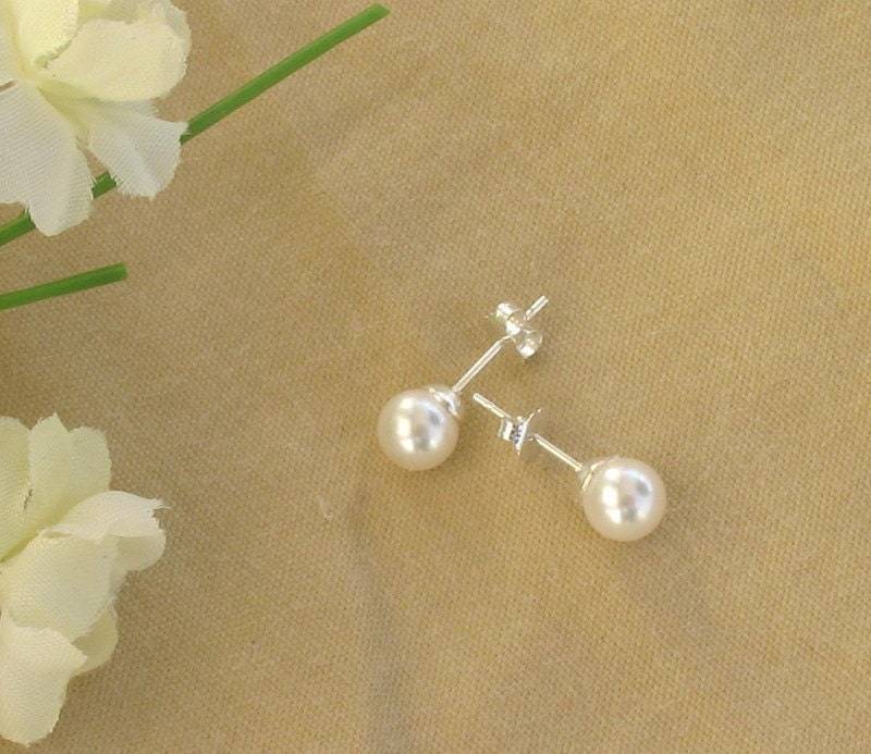 Perle-Post-Ohrringe, Perle Ohrstecker, Blumenmädchen Ohrringe, Braut Ohrstecker Geschenke Für Ihre Schmuck Erste Kommunion Ohrringe Perle-Post-Ohrringe, Perle Ohrstecker, Blumenmädchen Ohrringe, Braut Ohrstecker Geschenke Für Ihre Schmuck Erste Kommunion Ohrringe von DeniseJewelryDesigns