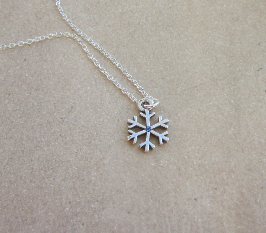 Schneeflocke Halskette Winter-Hochzeitsschmuck Winter Brautschmuck Silber Brautjungfern Geschenke Für Sie Urlaub Something Blue von DeniseJewelryDesigns