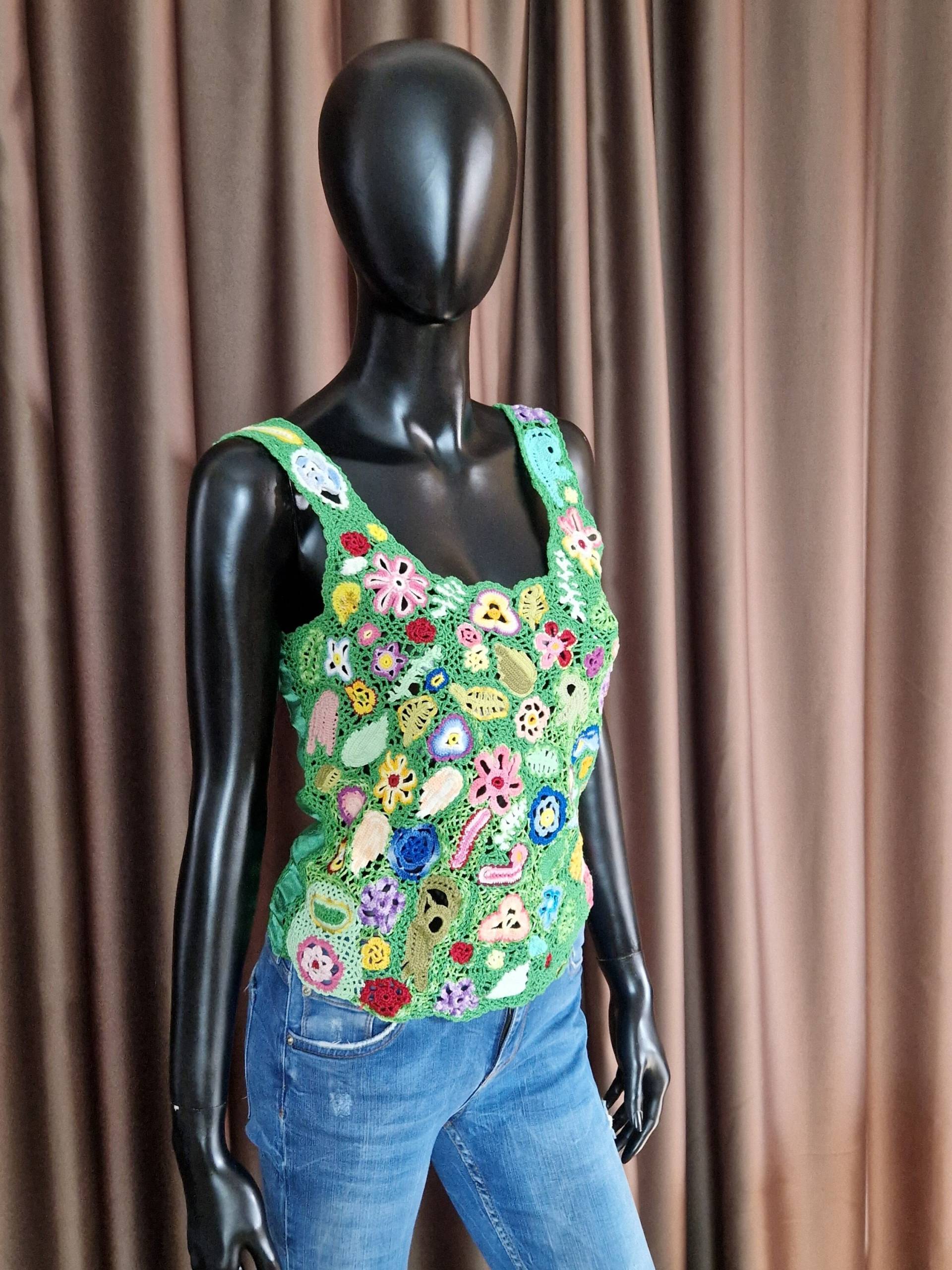 Frau Hand Gestrickt Häkeltop, Einzigartiges Top, Handgemachte Spitze Sommer Häkelelemente, Stricken Top Mit Bunten Häkelblumen von DennyNelly