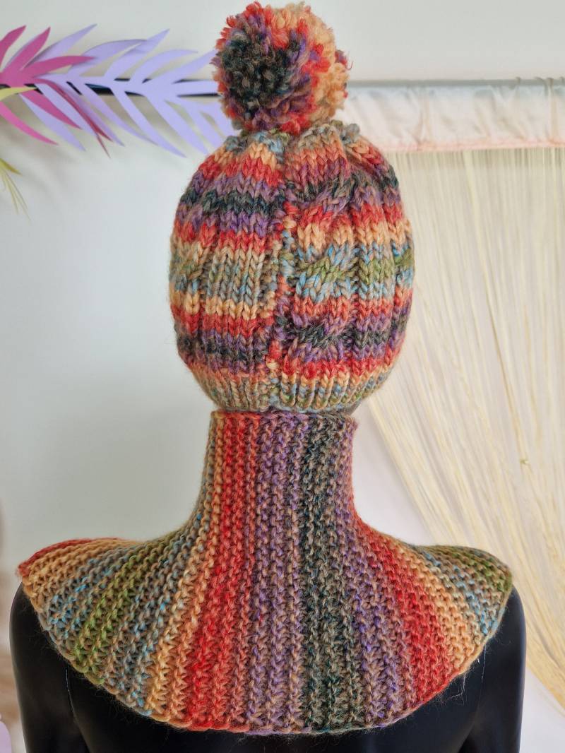 Handgestrickter Schal Set Für Frau, Pom Mütze, Handgestrickte Wintermütze, Schal, Weihnachtsset Mütze Und von DennyNelly