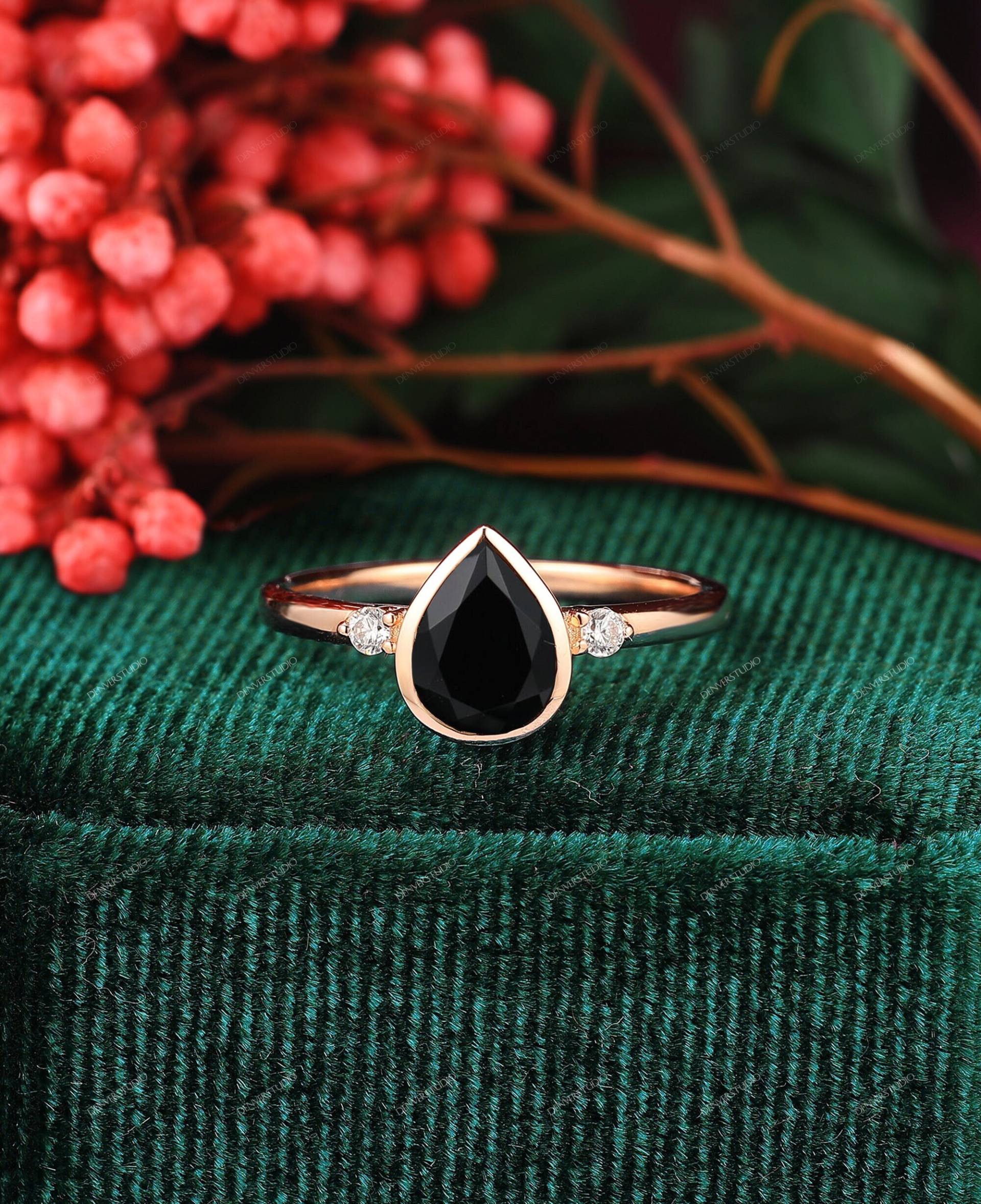 14K Solid Gold Bezel Set Schwarzer Achat Ring, Vinatge Edelstein Ehering, Antiker 6x8mm Pear Cut Onyx Frauenring, Damen Geschenk von DenverStudio