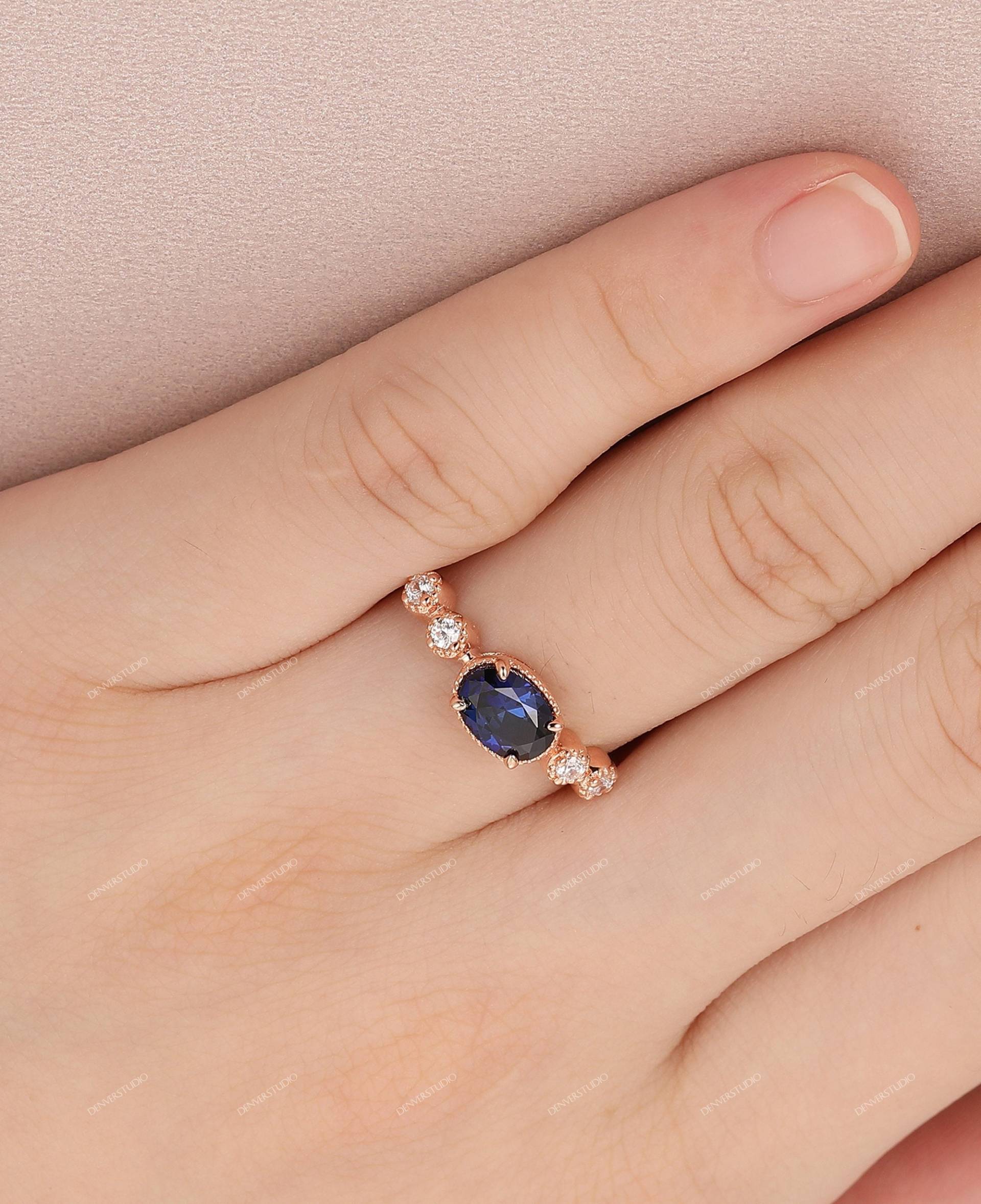 Blauer Geburtsstein Ring, Zarter Saphir Versprechen Ehering Rose Gold, Vintage 1.0Ct Oval Verlobungsring Blue Gem von DenverStudio