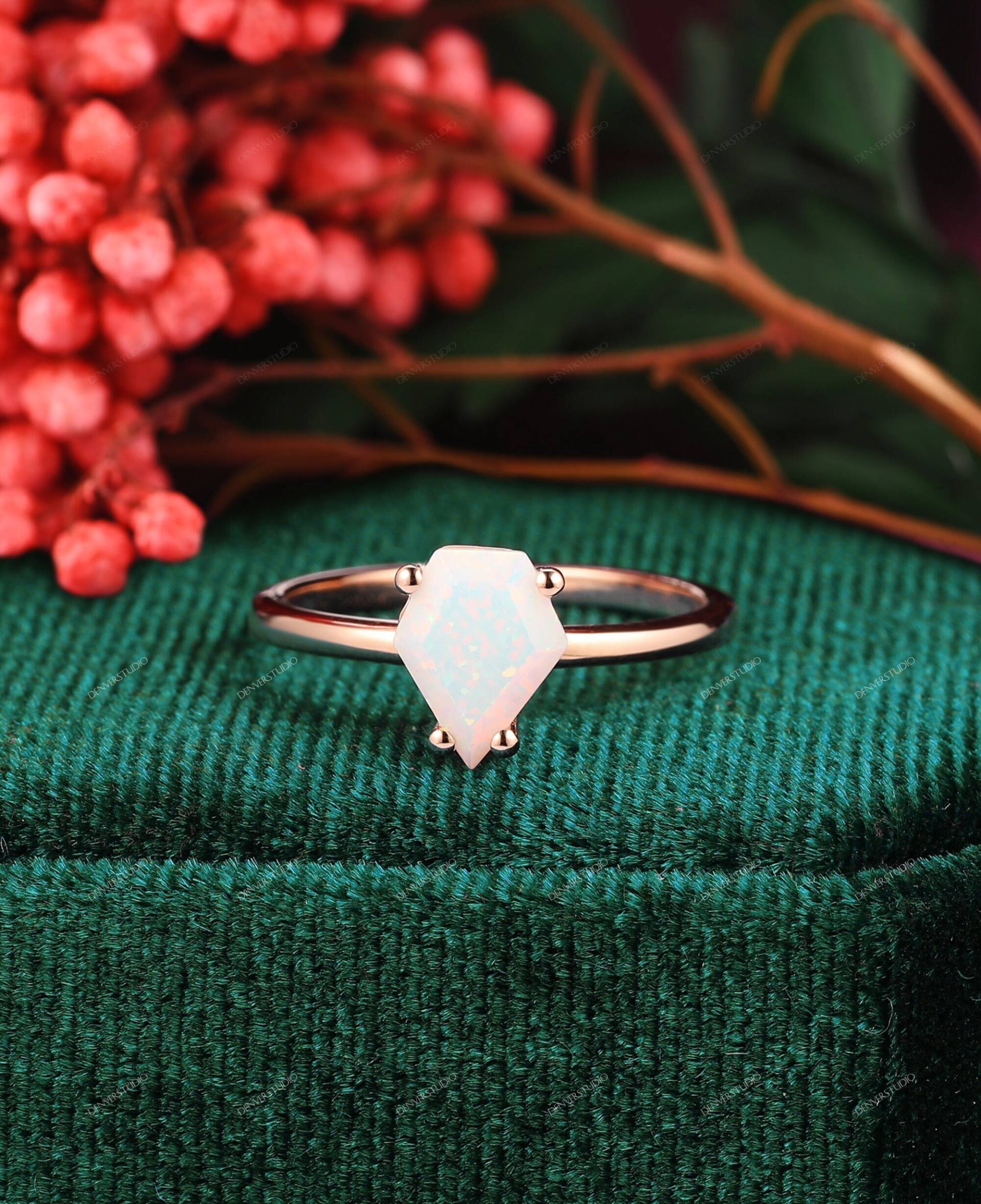 Kite Form Opal Ring, Solitär Verlobungsringe, 1.75Ct Cut White Ehering, Weißer Edelstein Ring Geschenk Für Mädchen von DenverStudio