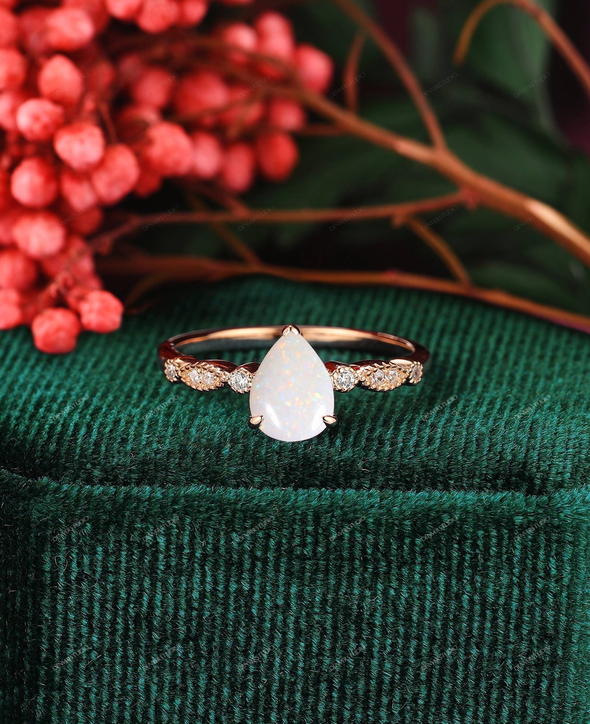 Natürlicher Opal Geschenk Für Mädchen, Vintage Weiße Verlobungsringe, Jahrestag Geschenk, Zarter Frauen Ring Pear Cut Eheringe von DenverStudio