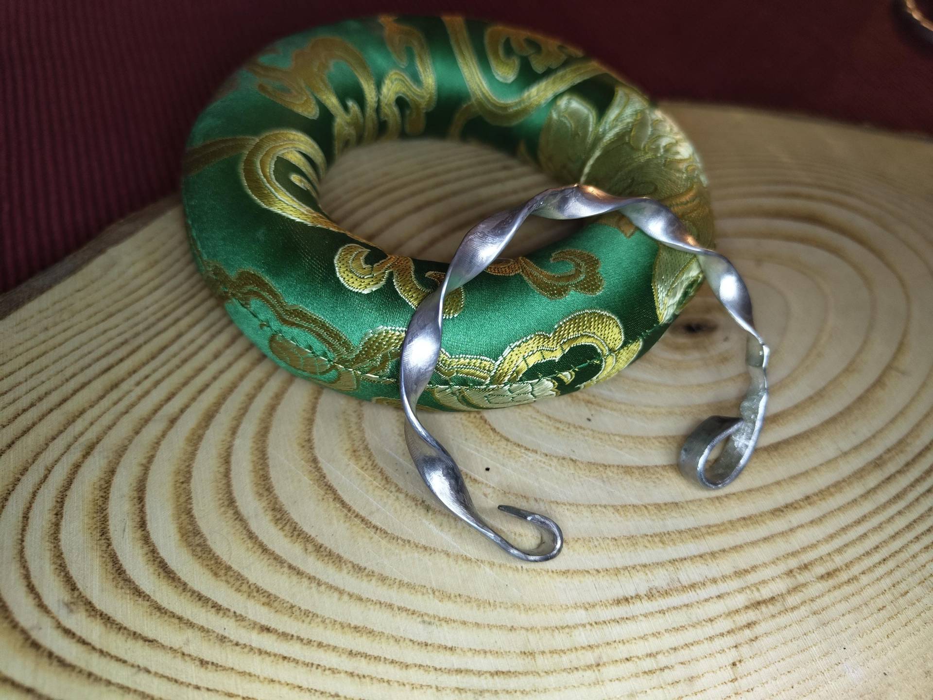 Silberarmreif Rustikal Manschette, Wikinger Aus 935Er Silber 14cm-20cm X 6mm 1mm Für Verschiedene Gelenkdurchmesser Silberarmreif Rustikal Manschette, Wikinger Aus 935Er Silber 14cm-20cm X 6mm 1mm Für Verschiedene Gelenkdurchmesser von DerBronzeSchmied