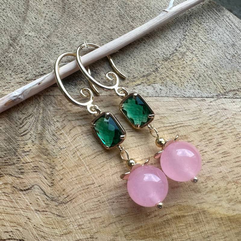 Ohrringe Pierres Dans Le Jardin Rosa Chalcedon Und Grüner Kristall von DerKleinePharaoh
