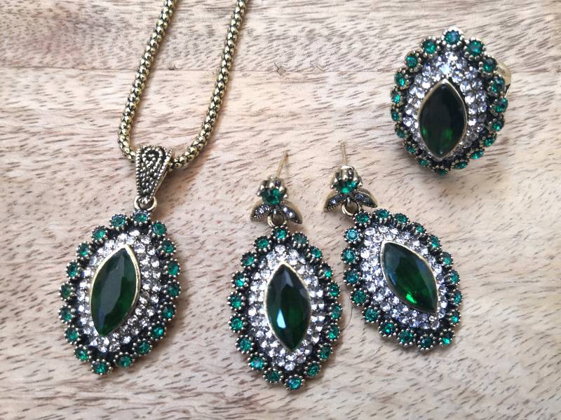 Schmuckset Green Eclipse Schmuckset Green Eclipse von DerKleinePharaoh